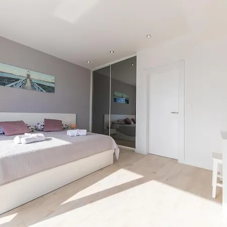 Awesome In Kastel Stari W/ Outdoor Swimming Pool&4 Bedrooms * Kaštela