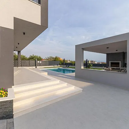 Lovely In Kastel Stari With Kitchen Holiday home *