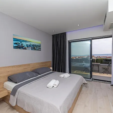 Awesome In Kastel Stari W/ Outdoor Swimming Pool&4 Bedrooms *