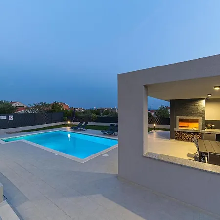 Lovely In Kastel Stari With Kitchen Holiday home *