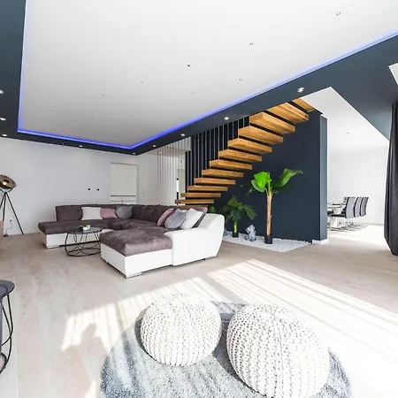 別荘 4 Bedroom Stunning In Kastel Stari *