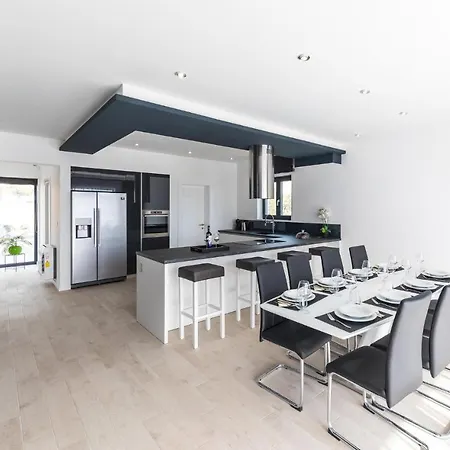 4 Bedroom Stunning In Kastel Stari 別荘