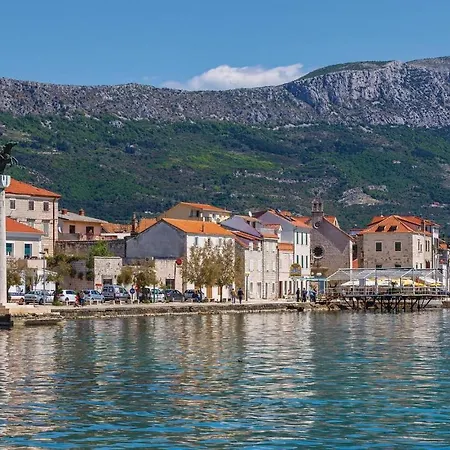 Holiday home Lovely In Kastel Stari With Kitchen Kastela